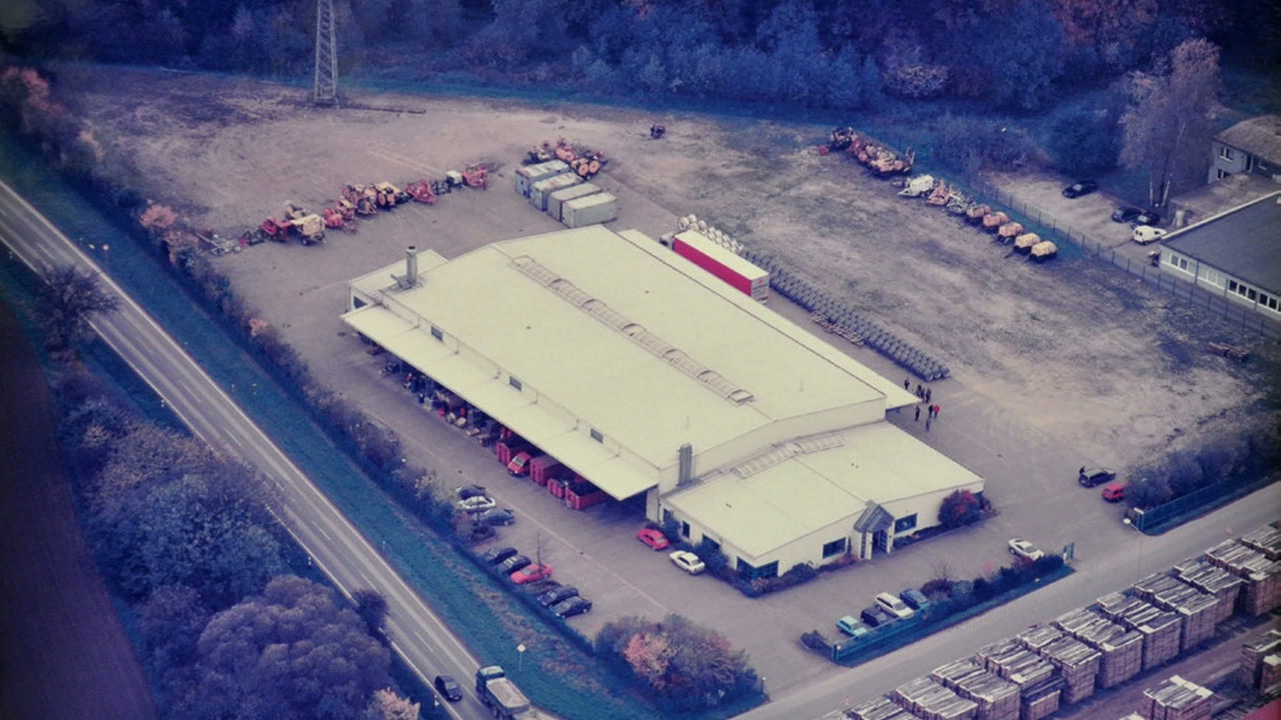 The first production hall in Burgellern, 1993