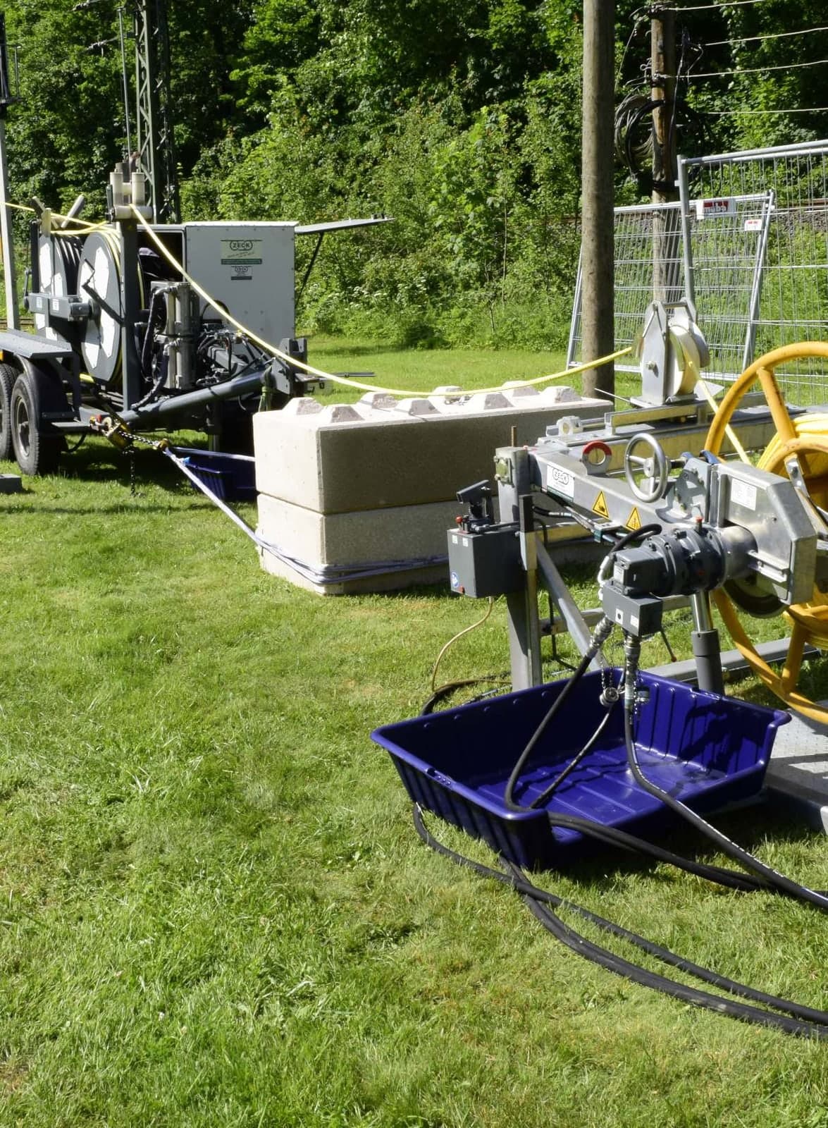Machine site with stringing machine and drum on the ZECK Academy testing area